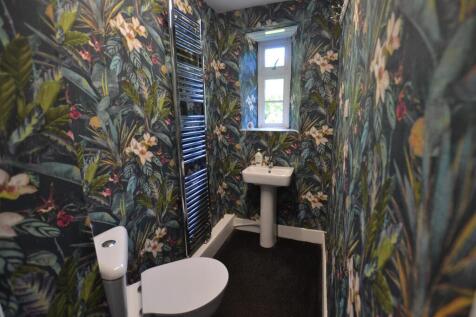 Cloakroom/ WC
