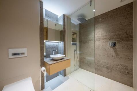 3 benson house 3301 ensuite.jpg
