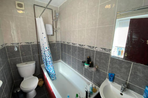 Broadlands Road photo 4