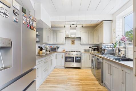 CAM03729G0-PR0111-STILL001