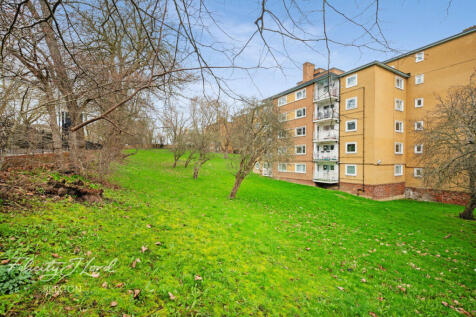 2 bed, 1 bath Flat in leeds - Photo 8