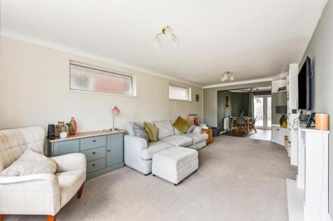 Lounge into Diner.jpg