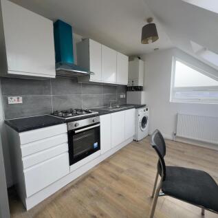 3 bed flat to rent Norbury Road, London CR78JP