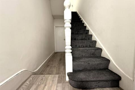 GROUN STAIRS LASC.jpg