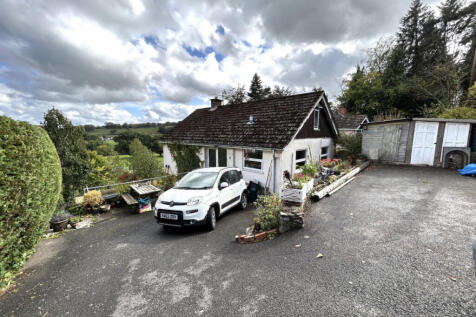 Beautifully Appointed Detached Property