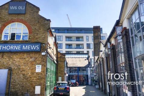 7 Glenthorne Mews Hammersmith W6 office e2.jpg