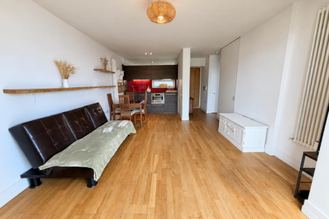 Open Plan Kitchen &amp; Living Area