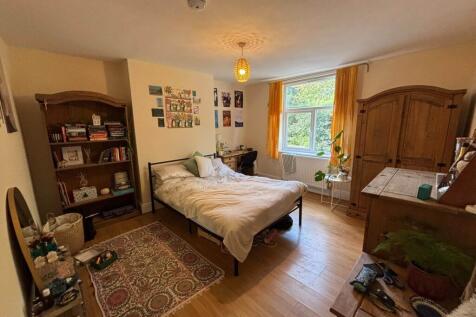 6-bed terraced on Albion Road, Fallowfield, £3,380/mo
