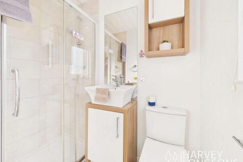 Ensuite Shower Room in Holiday Lodge