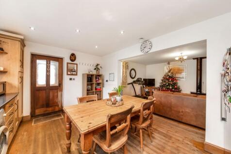 OPEN PLAN DINING KITCHEN