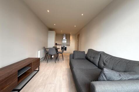 Living Room Pic 6.jpeg
