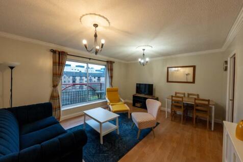 Living room Photo 1.jpg
