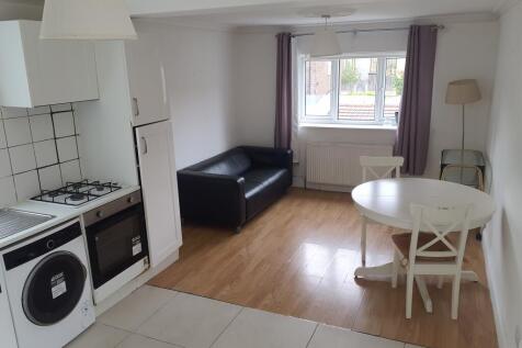 3-bed flat on Eccleston Road, West Ealing, W13, £2,200/mo