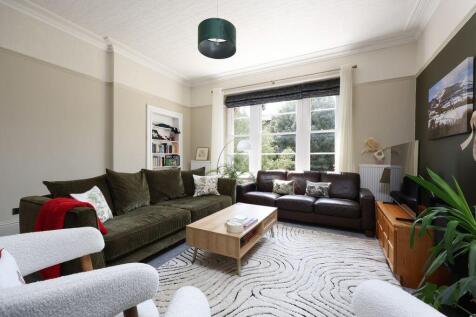 Sitting/dining room