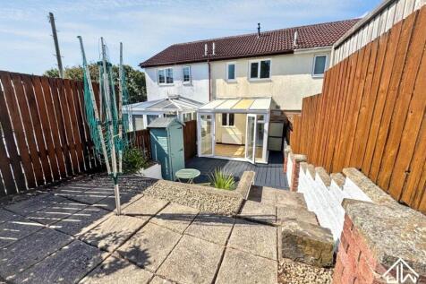 REAR GARDEN 2