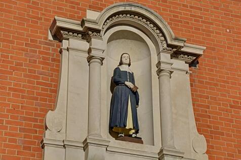 Statue.jpg