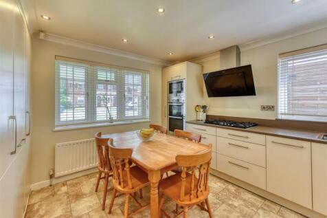 1 Saxon Court-kitchen1.jpg