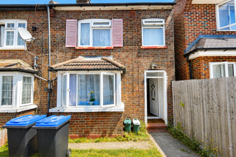 2 Bedroom End-of-Terrace House