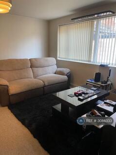 1-bed flat on Charminster Road, Bournemouth, BH8, £880/mo