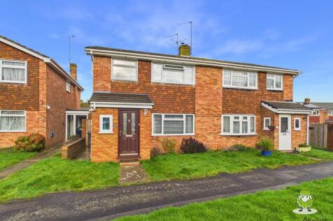 EweMove Estate Agents Basingstoke - Poplar Close -