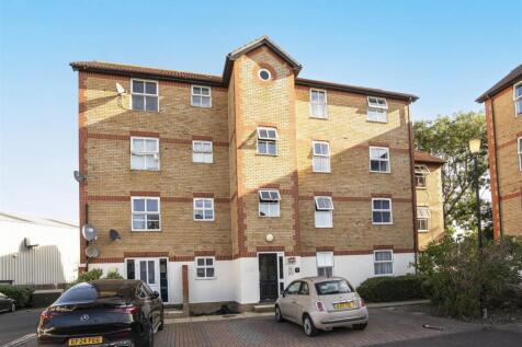 3 Linford Court, Appleton Square, Mitcham external