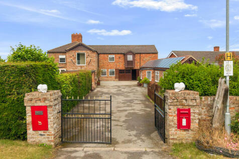 5 bedroom Detached for sale