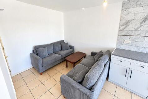 Horwood Close photo 3