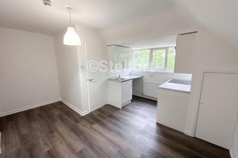 Colney Hatch Lane, N10  photo 3