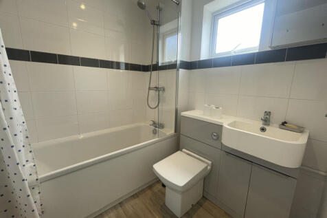 Faulkeners Way, Trimley St. Mary, IP11 0XA photo 3