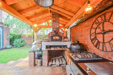 Outdoor Kitchen