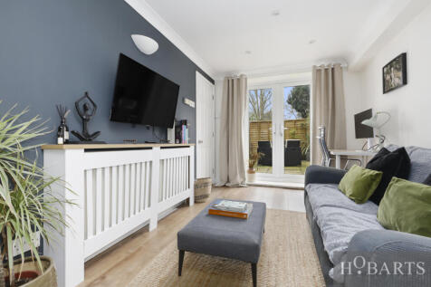 One Bed Flat with Private Garden