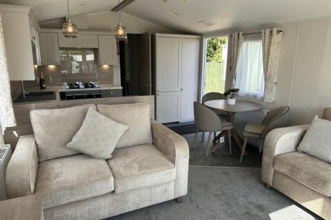 2 Bedroom Park Home For Sale