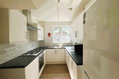 5-bed semi-detached on Rolleston Drive, Nottingham, Nottinghamshire, NG7, £2,925/mo