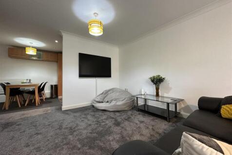 Harrogate Road, Moortown, LS17 photo 3