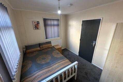 1 Room House Available In Sheldon, Birmingham  photo 3