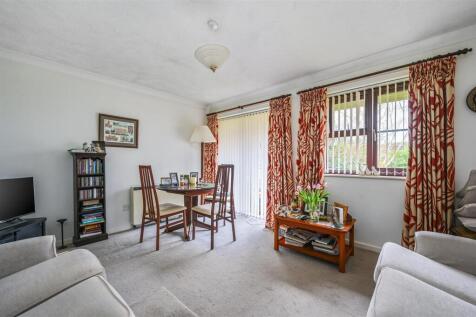 11 GLYNDE COURT - TN39 4XE - PHOTOS (4).jpg