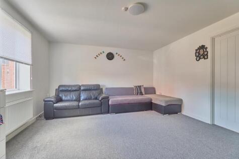 Lounge to front