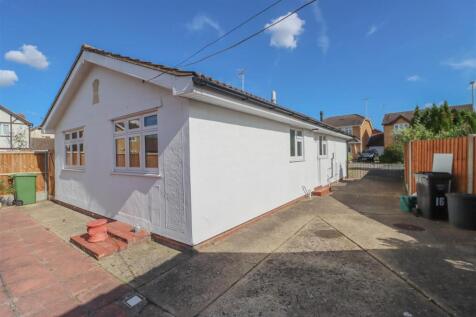 16 FAMBRIDGE DRIVE NEW OUTSIDE-12.jpg