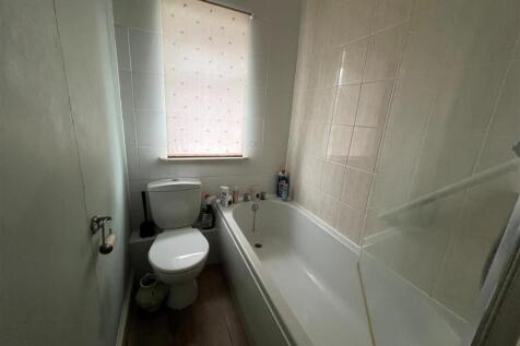 51e bathroom.jpg