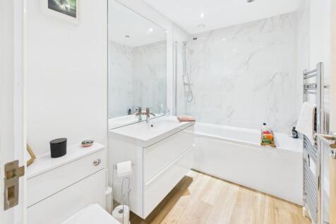 CAM02519G0-PR0233-STILL002