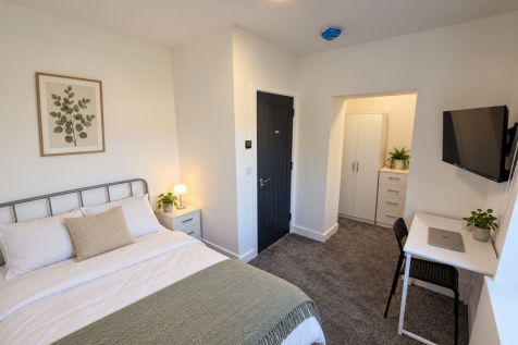 Room 6 | AI staged