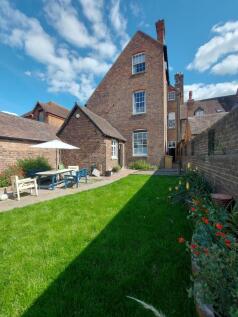 4 bed town house to rent High Street, Much Wenloc