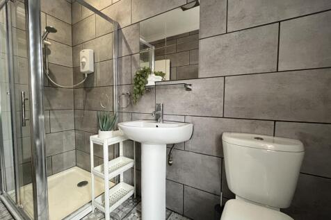 Kesteven St // 4 Bed // AUG 2026 photo 3