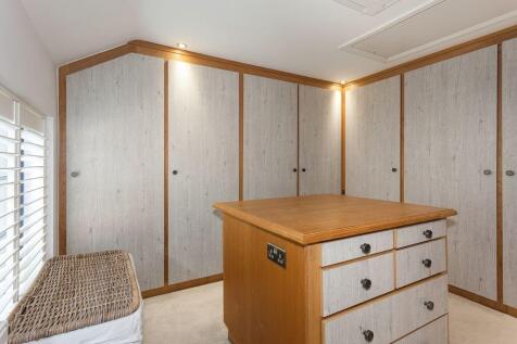 MASTER DRESSING ROOM