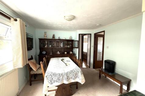 145 LOWER DINING.jpeg