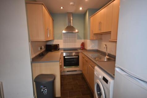 3-bed flat on Helmsley Road, Newcastle Upon Tyne, NE2, £1,690/mo