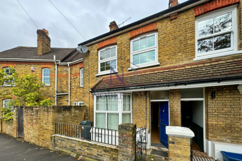 3 BEDROOM END OFF TERRACE HOUSE IN ISLEWORTH