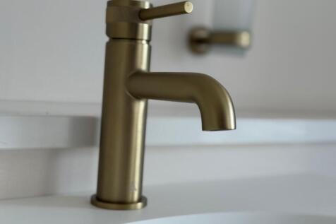 Basin tap