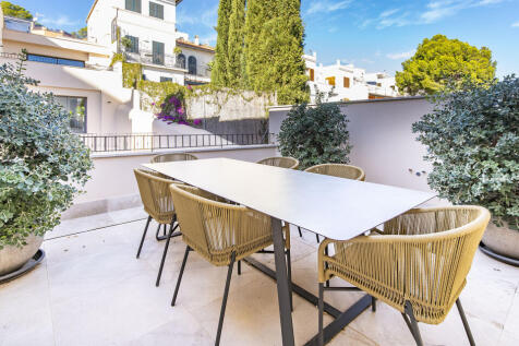 Modern terraced townhouse with jacuzzi and sea views in El Terreno