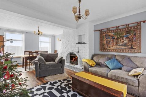 40 White Close, HP13 5NG-9.jpg